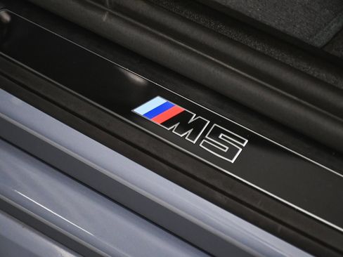 Used 2025 BMW M5 w/ Executive Package image 13