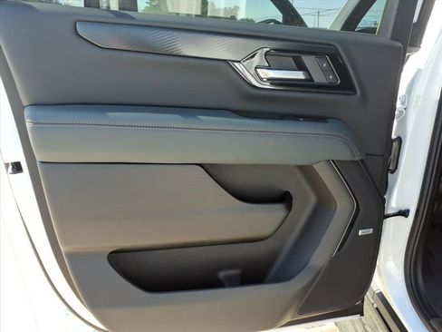 New 2026 GMC Yukon XL AT4 image 17