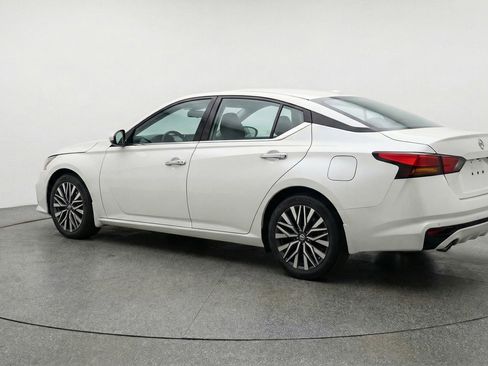 Used 2025 Nissan Altima 2.5 SV FWD image 6