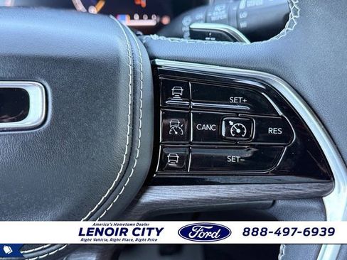 Used 2024 Jeep Grand Cherokee Overland w/ Luxury Tech Group IV AWD/4WD image 21