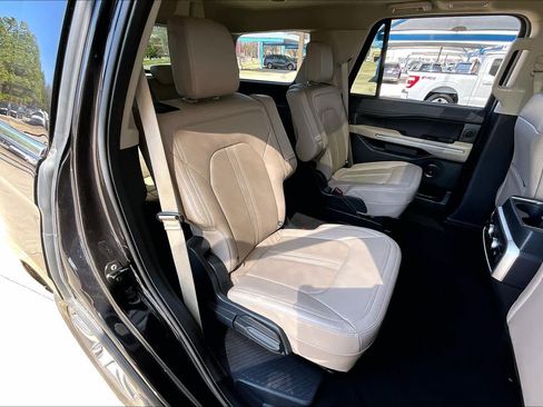 Used 2024 Ford Expedition Limited image 20