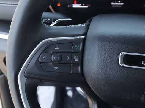 Used 2024 Jeep Grand Cherokee Altitude RWD image 17