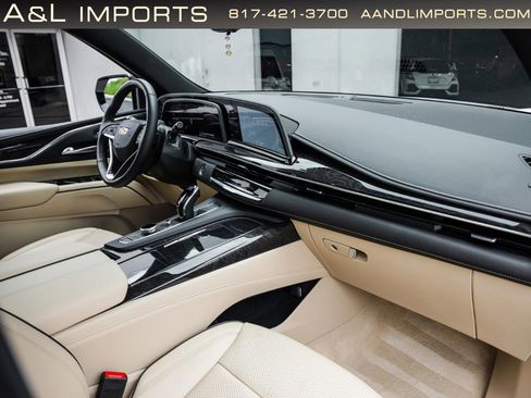 Used 2024 Cadillac Escalade Premium Luxury w/ Performance Package AWD/4WD image 18