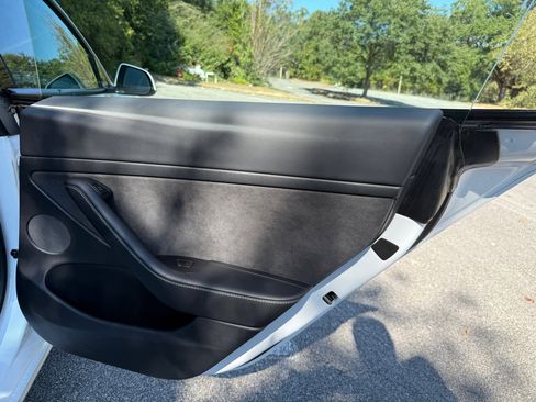 Used 2021 Tesla Model 3 Standard Range Plus image 23