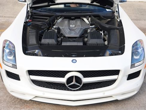 Used 2012 Mercedes-Benz SLS AMG Roadster image 8