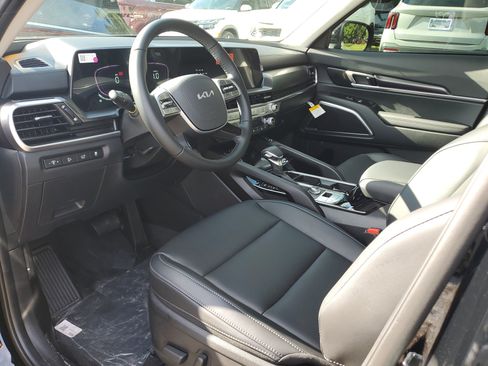 New 2025 Kia Telluride S image 16