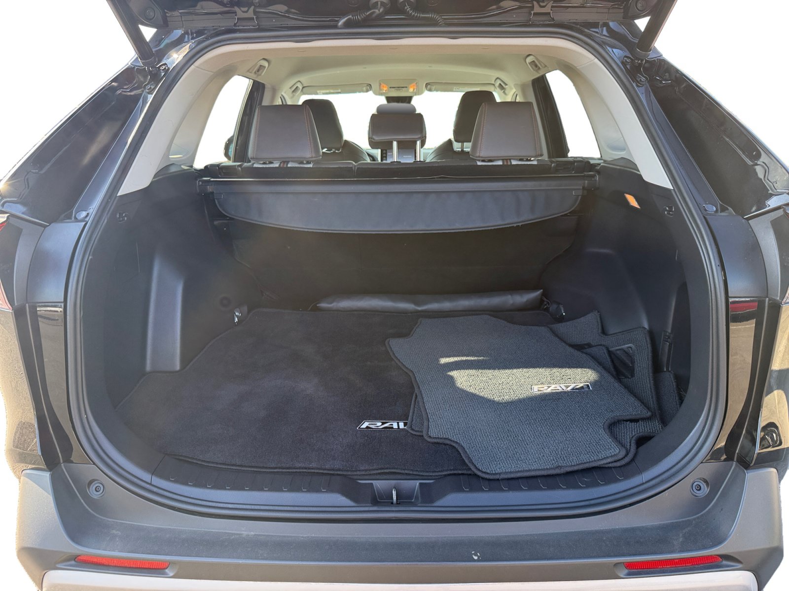Used 2019 Toyota RAV4 Adventure w/ Carpet Mat Package AWD/4WD image 17