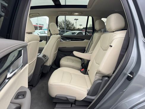 Used 2023 Cadillac XT6 Premium Luxury image 17