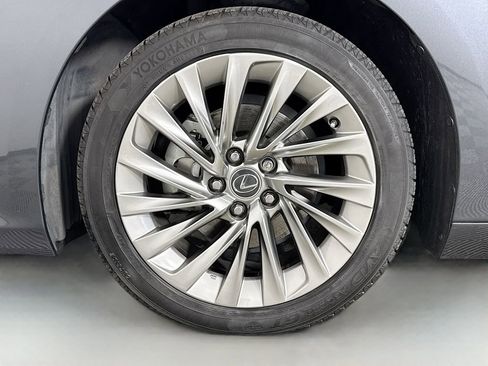 Used 2022 Lexus ES 300h Ultra Luxury w/ Accessory Package 2 image 33