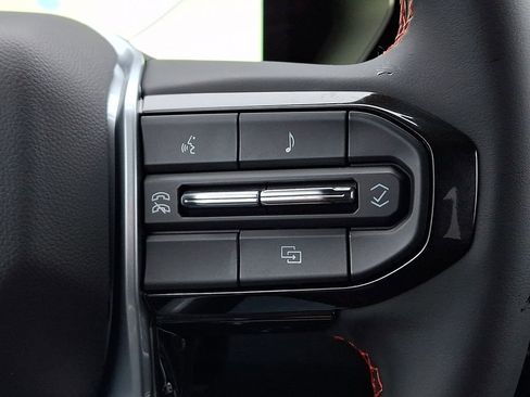 Used 2025 Chevrolet Colorado Z71 image 22