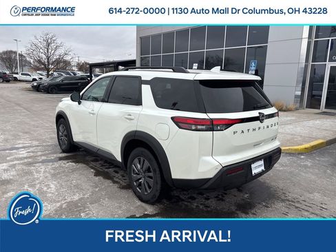 Used 2024 Nissan Pathfinder SV image 6