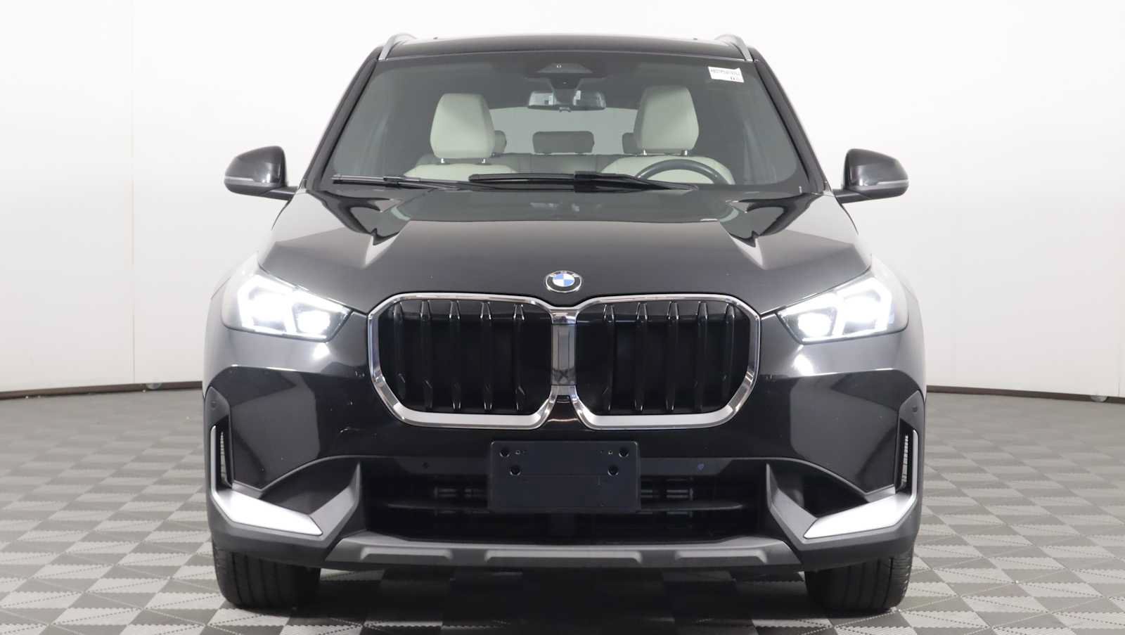Used 2023 BMW X1 xDrive28i w/ Convenience Package AWD/4WD image 2