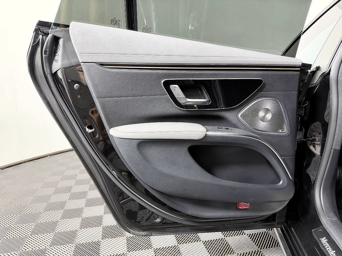 Used 2022 Mercedes-Benz EQS 580 4MATIC Sedan image 33
