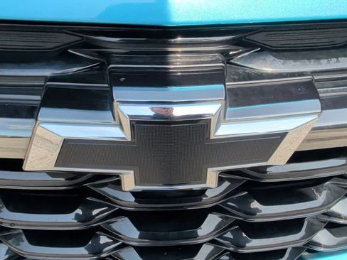 Used 2025 Chevrolet Trax RS FWD image 33