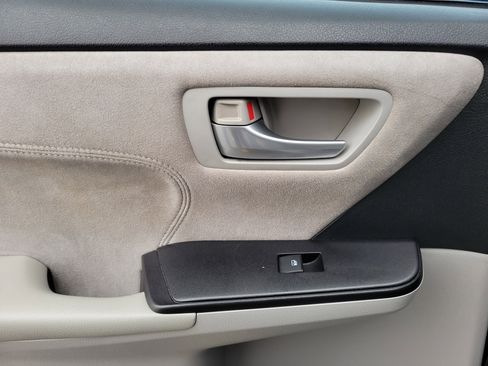 Used 2015 Toyota Camry XSE w/ Moonroof Package image 12