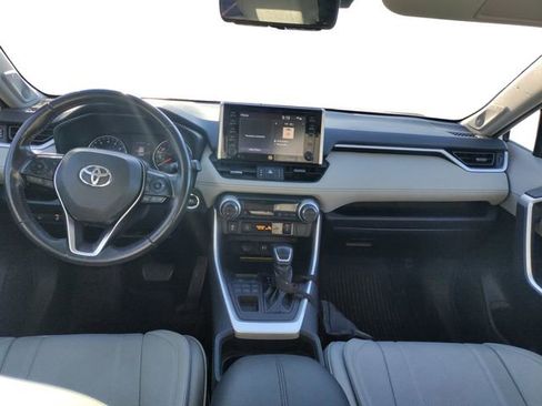 Used 2019 Toyota RAV4 XLE Premium image 10