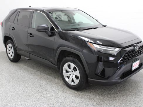 Used 2025 Toyota RAV4 LE AWD/4WD image 4