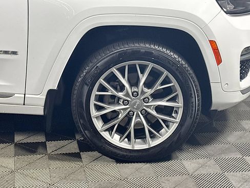 Certified 2022 Jeep Grand Cherokee Summit w/ Advanced Protech Group IV AWD/4WD image 25