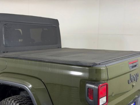 Used 2023 Jeep Gladiator Sport AWD/4WD image 17