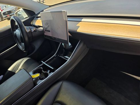 Used 2021 Tesla Model Y Long Range AWD/4WD image 22