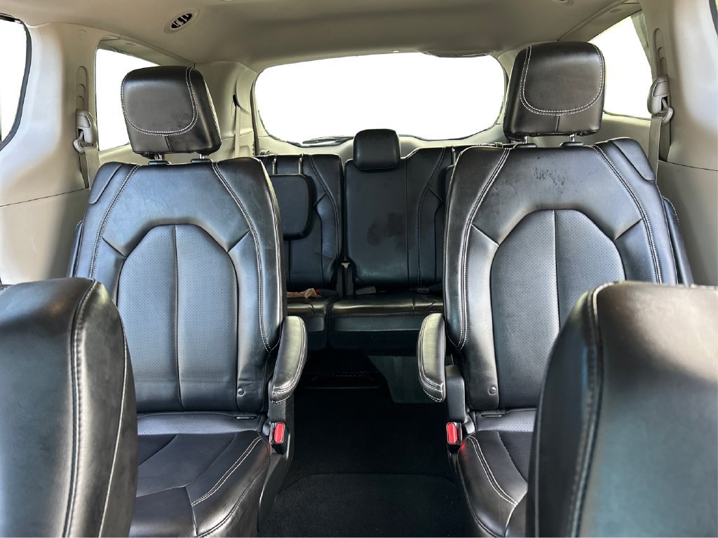 Used 2024 Chrysler Pacifica Touring-L FWD image 13