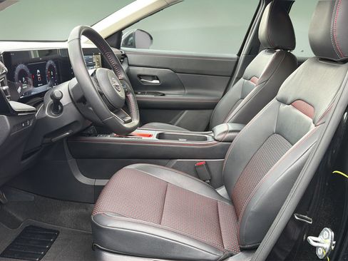 Certified 2025 Nissan Kicks SR FWD image 21