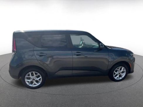 Used 2025 Kia Soul FWD image 16