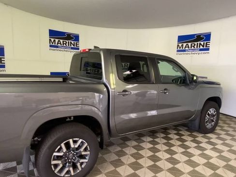 Used 2025 Nissan Frontier SL AWD/4WD image 2