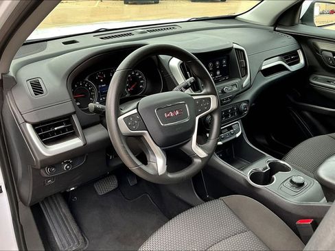 Used 2024 GMC Terrain SLE image 16