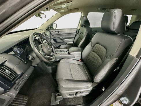 Used 2025 Nissan Pathfinder SV AWD/4WD image 13