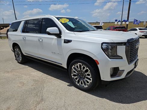 Used 2023 GMC Yukon XL Denali Ultimate AWD/4WD image 10