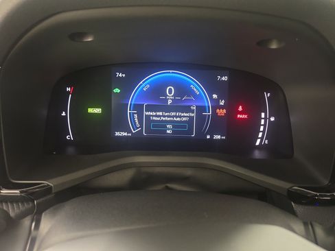 Used 2025 Toyota Camry SE image 17