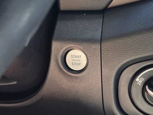Used 2022 Nissan Frontier SV AWD/4WD image 34