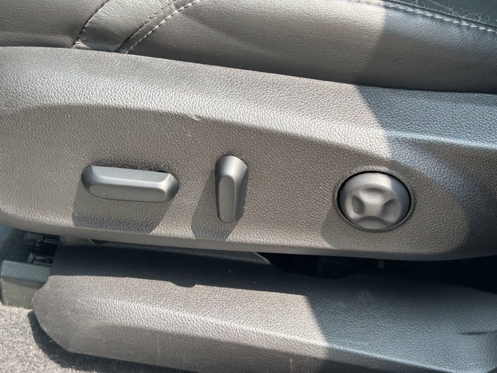 Used 2019 Buick Envision Essence FWD image 21