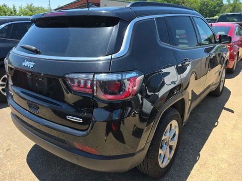 Used 2025 Jeep Compass Latitude AWD/4WD image 3