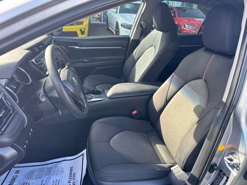 Used 2019 Toyota Camry LE image 10