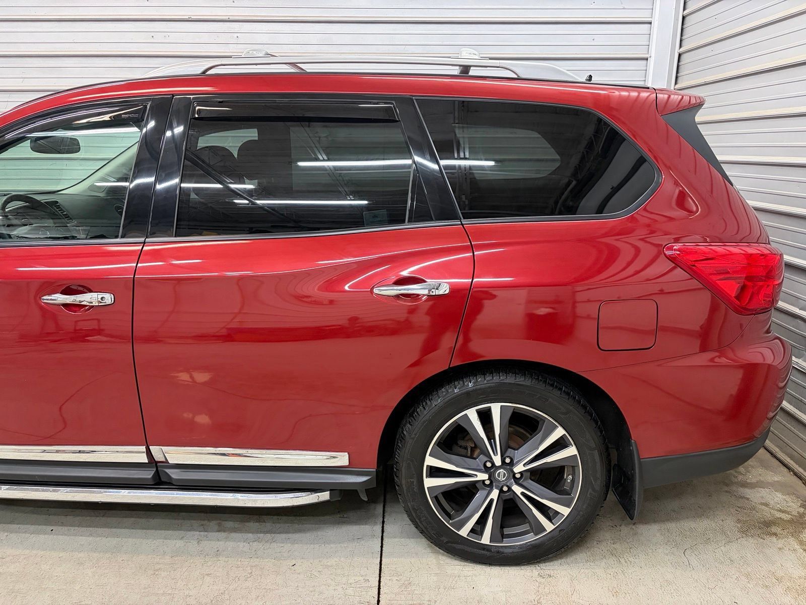 Used 2017 Nissan Pathfinder Platinum w/ Cargo Package AWD/4WD image 5