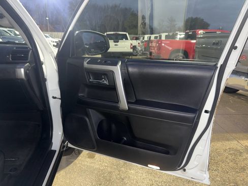 Used 2018 Toyota 4Runner SR5 RWD image 11