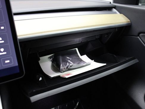 Used 2021 Tesla Model Y Long Range image 56