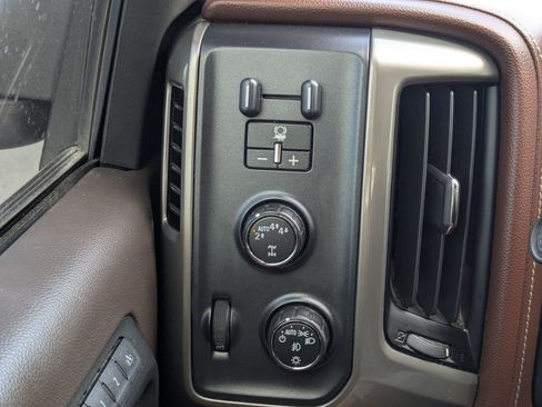 Used 2017 Chevrolet Silverado 1500 High Country w/ High Desert Package AWD/4WD image 17