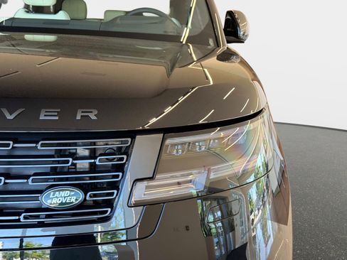 New 2026 Land Rover Range Rover Long Wheelbase SE AWD/4WD image 9