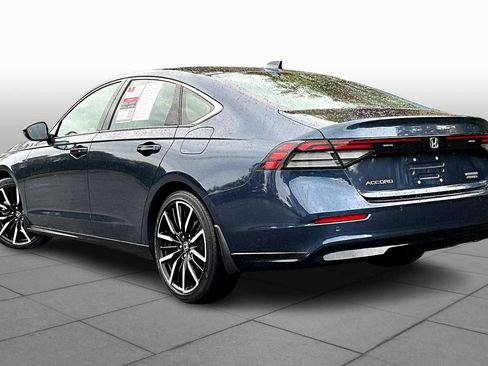 Used 2024 Honda Accord Touring image 11
