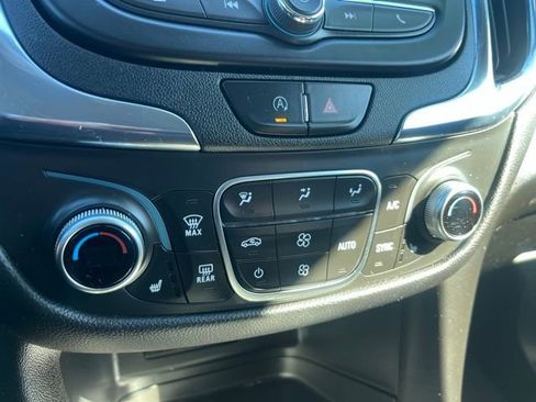 Used 2023 Chevrolet Equinox LT w/ Driver Convenience Package image 16