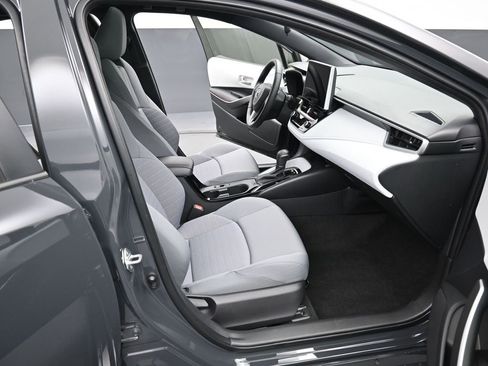 Certified 2025 Toyota Corolla SE image 32