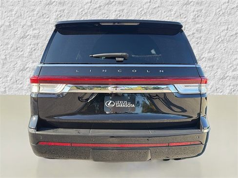 Used 2024 Lincoln Navigator Reserve image 4