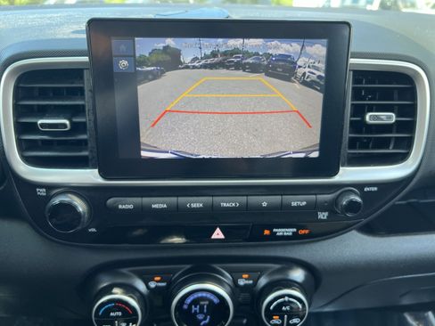 Used 2023 Hyundai Venue SEL FWD image 18