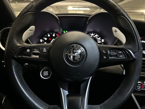 Used 2023 Alfa Romeo Giulia Veloce RWD image 30