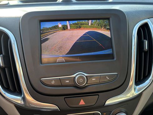 Used 2020 Chevrolet Equinox LS w/ LS Convenience Package image 25