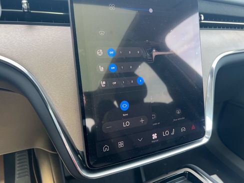 New 2026 Volvo EX90 Plus AWD/4WD image 18