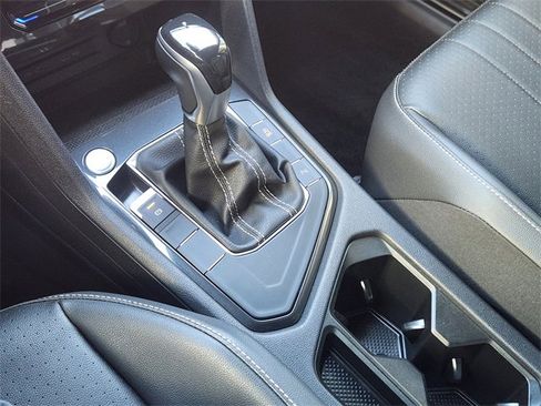 Used 2022 Volkswagen Tiguan SE R-Line image 18